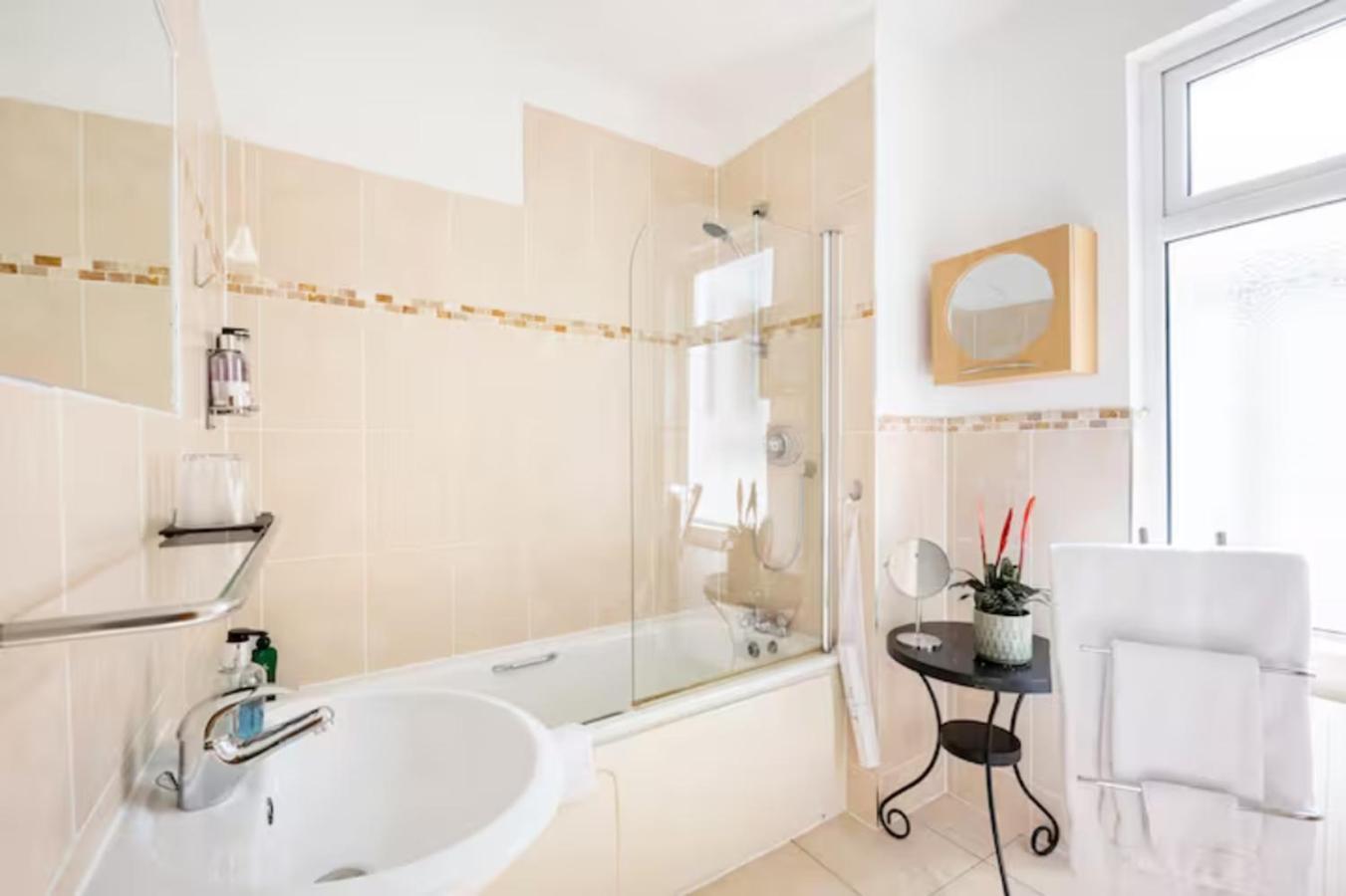 Room With Private Bath In Pontcanna Cardiff Exterior foto